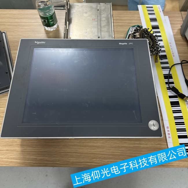 廣州施耐德觸摸屏XBTN410通電后反復閃屏不開機故障維修售后點